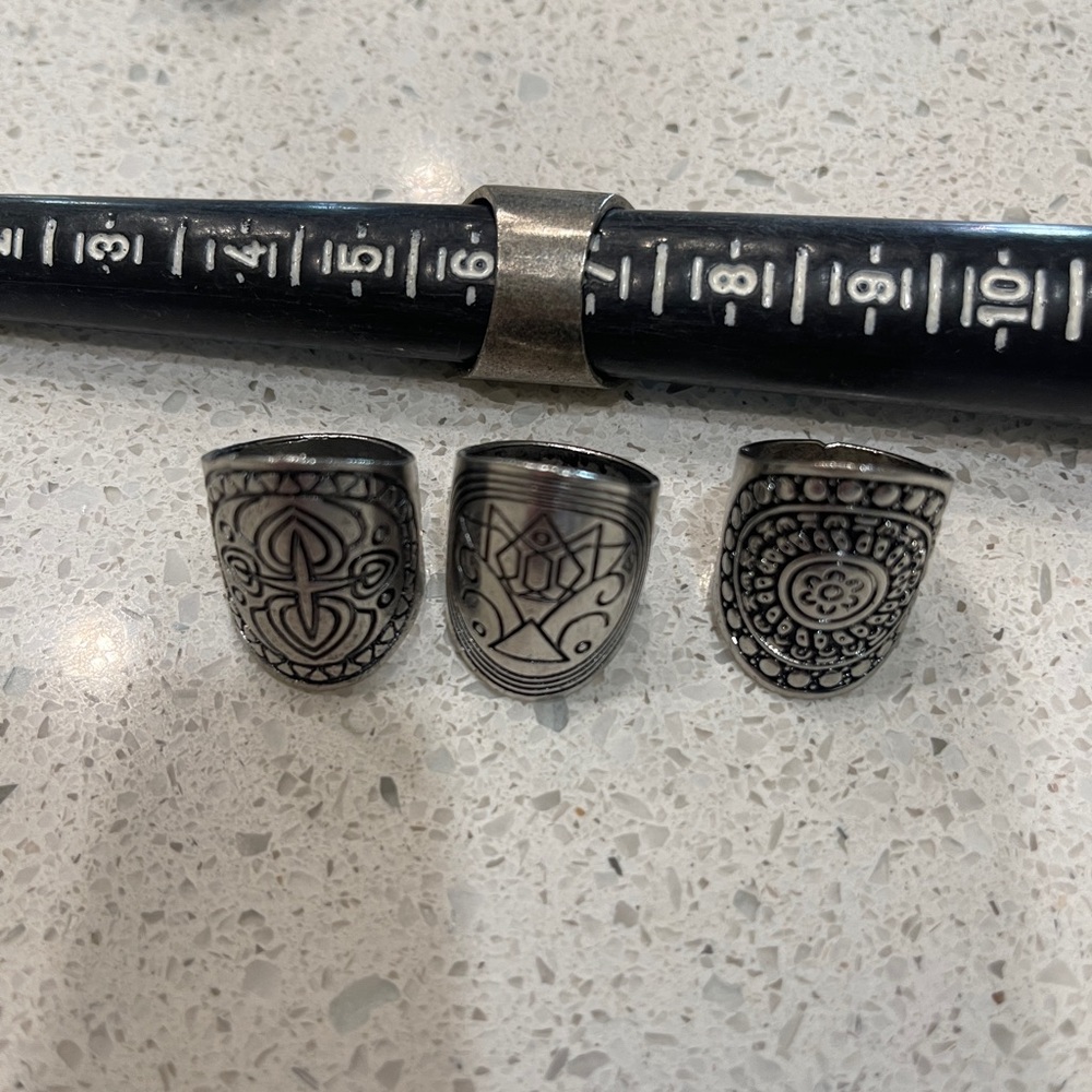 8 Fun rings - Picture 2 of 6